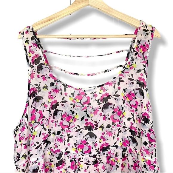 Torrid FLORAL CHIFFON SHARKBITE TANK TOP - Picture 3 of 8